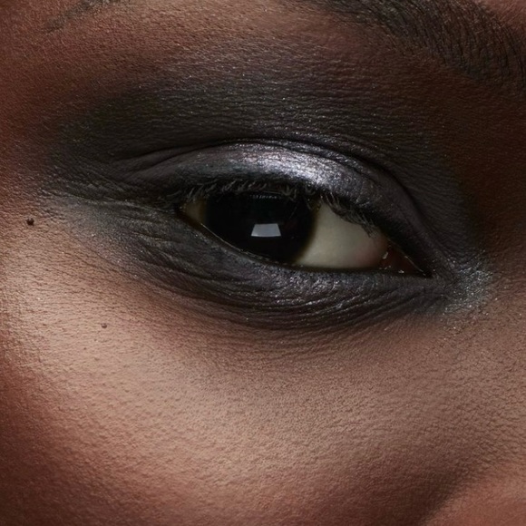 MAC Limited Edition-Snowbody’s Business Eye Shadow Palette X 12, New in Box - Picture 9 of 10